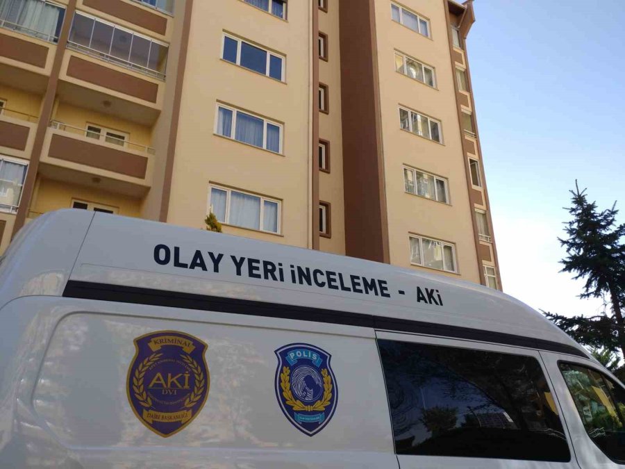 Cinnet Getirerek Karısını Ve Çocuklarını Vuran Emekli Polis Tutuklandı