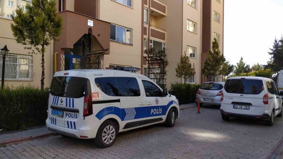 Cinnet Getiren Emekli Polis, Karısını Ve Çocuklarını Beylik Silahıyla Vurdu