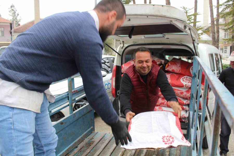 Korkutelili Çiftçilere Ayçiçeği Tohumu Dağıtıldı