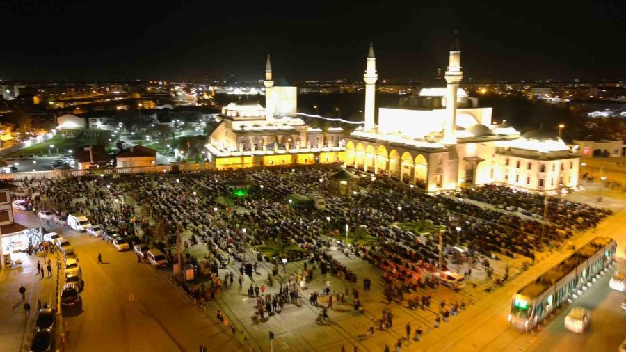 Konya’da Kadir Gecesi Coşkusu