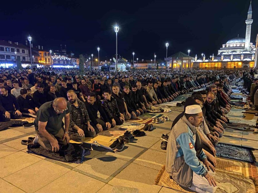 Konya’da Kadir Gecesi Coşkusu