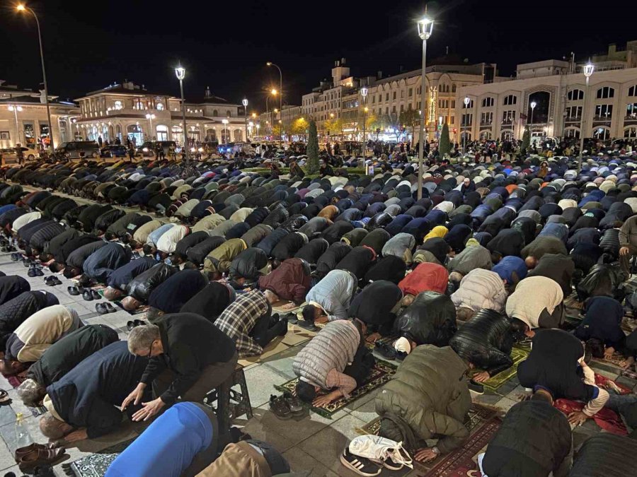 Konya’da Kadir Gecesi Coşkusu