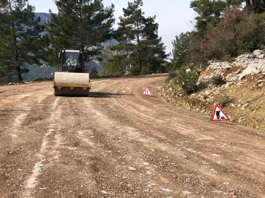 Büyükşehirden, Akseki Ve Gündoğmuş Yollarına Yaz Çalışması