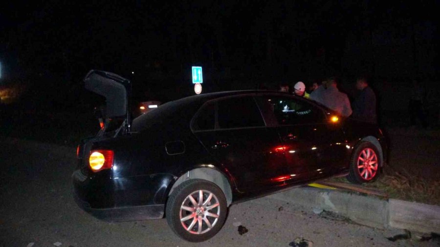 Yola Dökülen Kaygan Madde, 6 Aracın Karıştığı Zincirleme Kazaya Neden Oldu