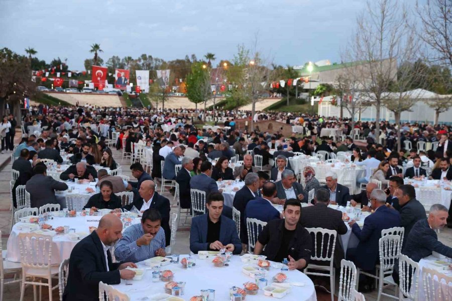 Başkan Muhittin Böcek Personeli İle İftarda Buluştu