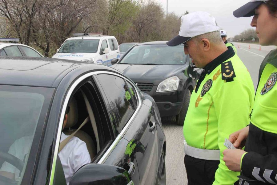 Konya Polisinden Bayram Tatili Yolundaki Sürücülere Uyarı