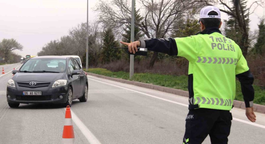 Konya Polisinden Bayram Tatili Yolundaki Sürücülere Uyarı