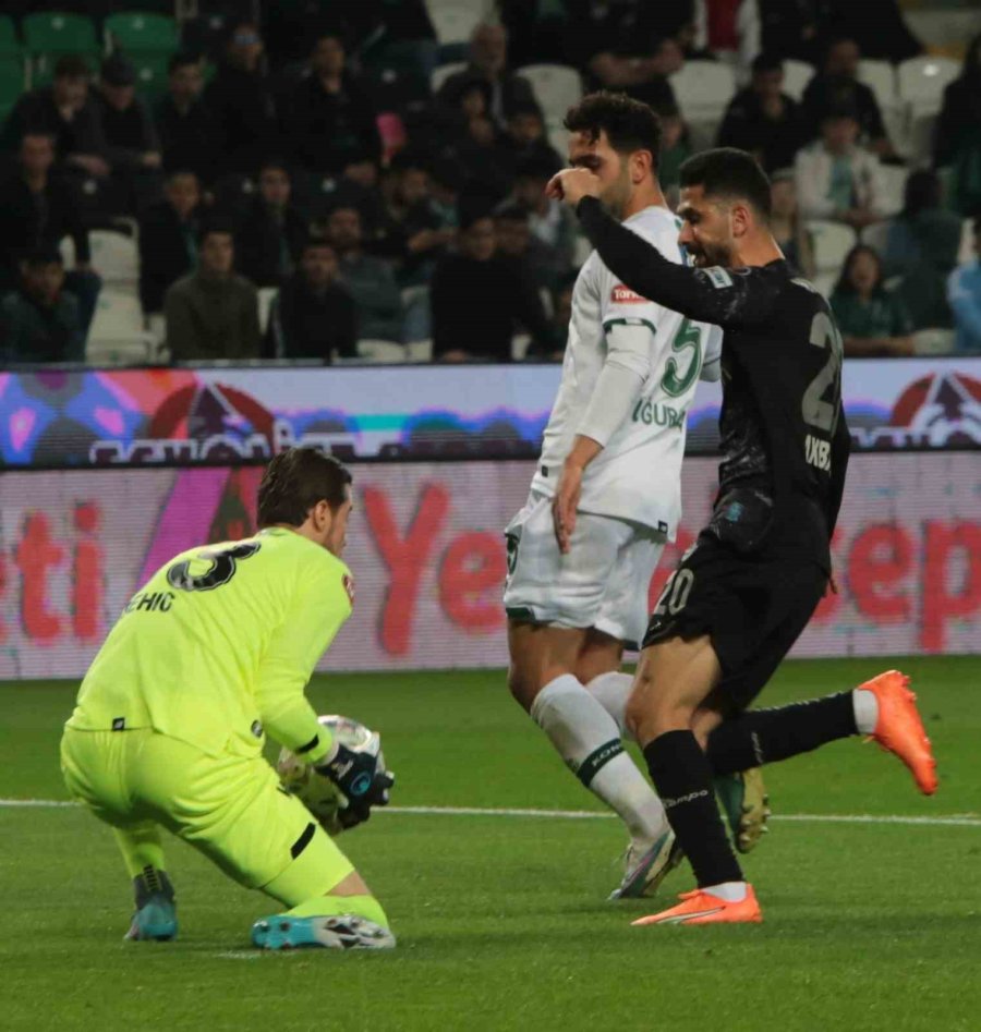 Spor Toto Süper Lig: Konyaspor: 1 - Adana Demirspor: 1 (ilk Yarı)