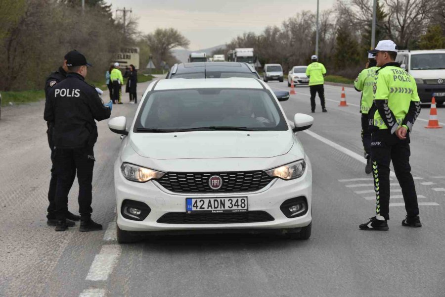 Konya Polisinden Bayram Tatili Yolundaki Sürücülere Uyarı