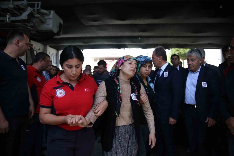 Yangında Hayatını Kaybeden İtfaiye Eri Son Yolculuğuna Uğurlandı