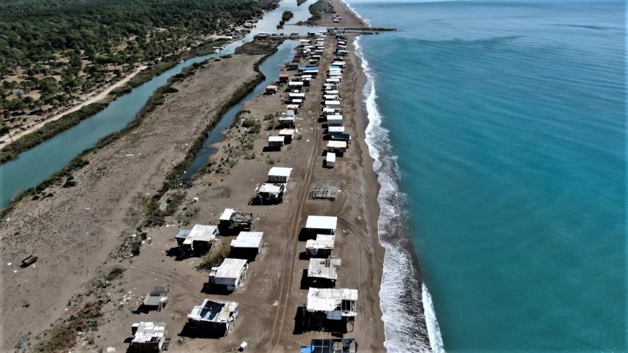 Antalya’da Otellere Komşu Denize Sıfır Çardaklarda Yangın: 4 Çardak Küle Döndü