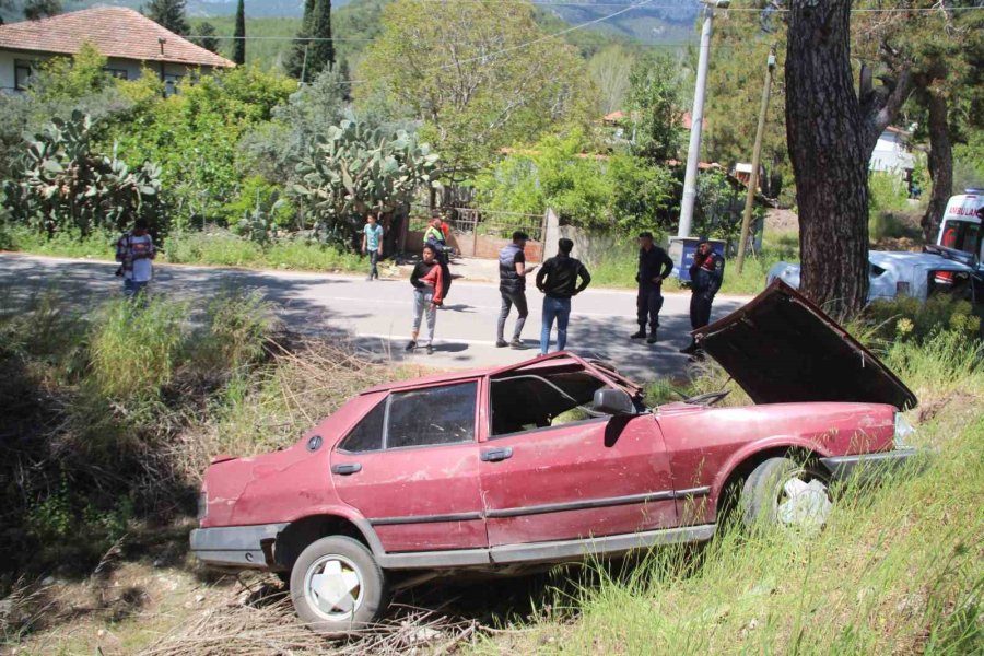 Toprak Yığınına Çarpan Otomobil Hurdaya Döndü: 1’i Ağır 2 Yaralı