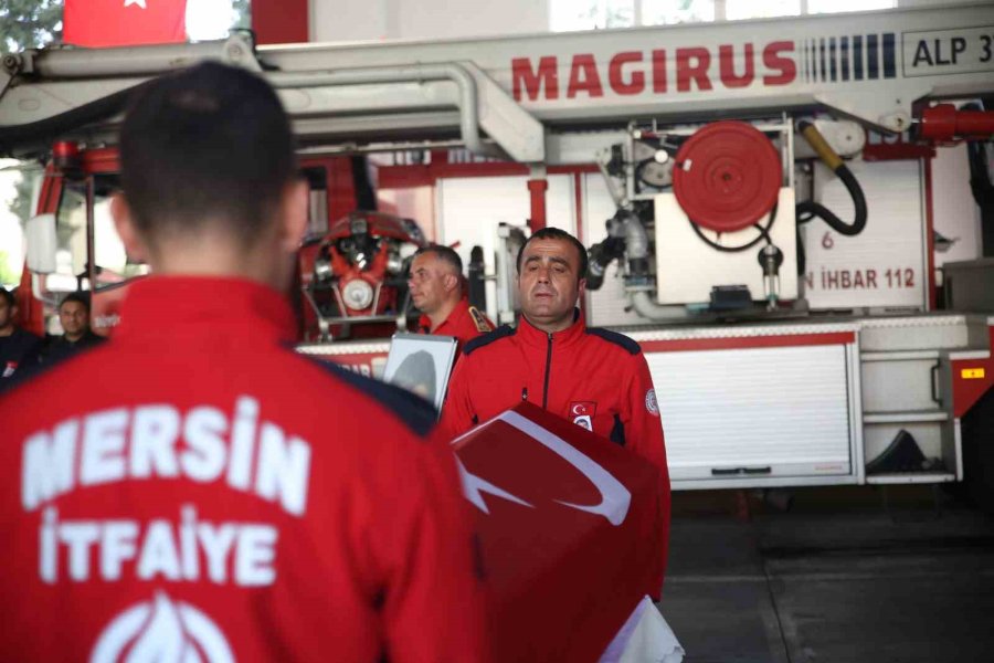 Yangında Hayatını Kaybeden İtfaiye Eri Son Yolculuğuna Uğurlandı