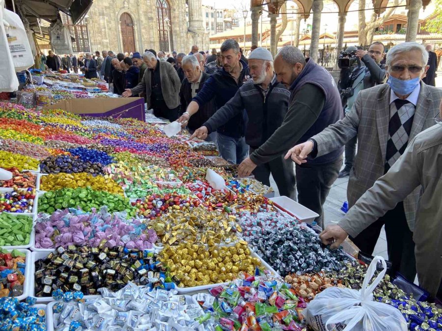 Konya’da Bayram Alışverişini Son Günlere Bırakanlar Yoğunluk Oluşturdu