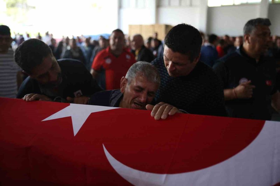 Yangında Hayatını Kaybeden İtfaiye Eri Son Yolculuğuna Uğurlandı