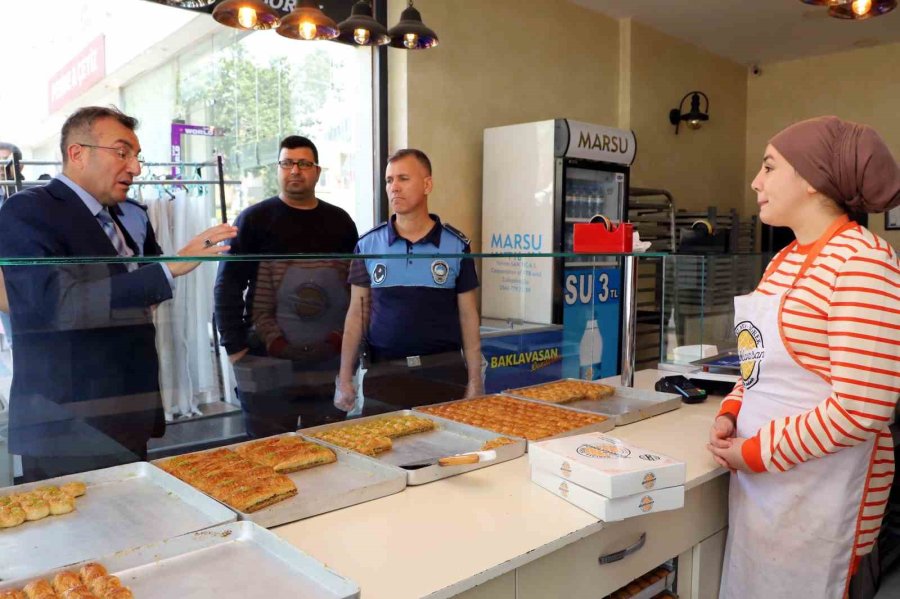 Akdeniz Zabıtası Ramazan’ın Son Gününde De Denetime Çıktı