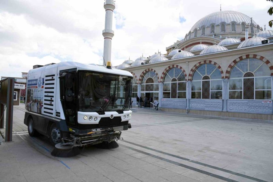 Selçuklu’da Camiler Gül Suyu İle Yıkandı