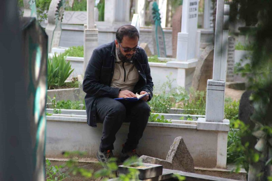 Konya’da Mezarlıklarda Bayram Yoğunluğu