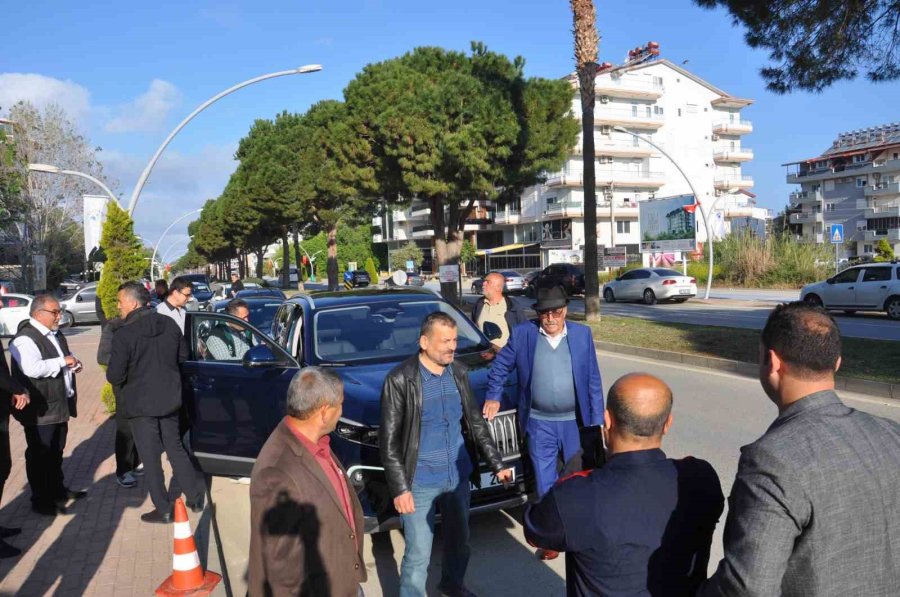 Bakan Çavuşoğlu, Togg’u Kullanarak Merak Edenlere Tanıttı