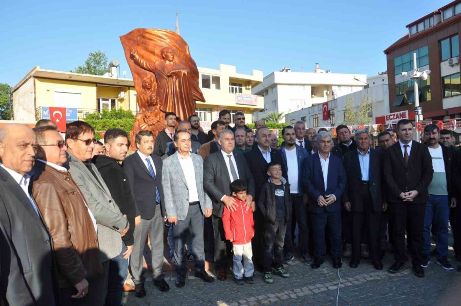 Bakan Çavuşoğlu Bayram Namazını Gazipaşa’da Kıldı