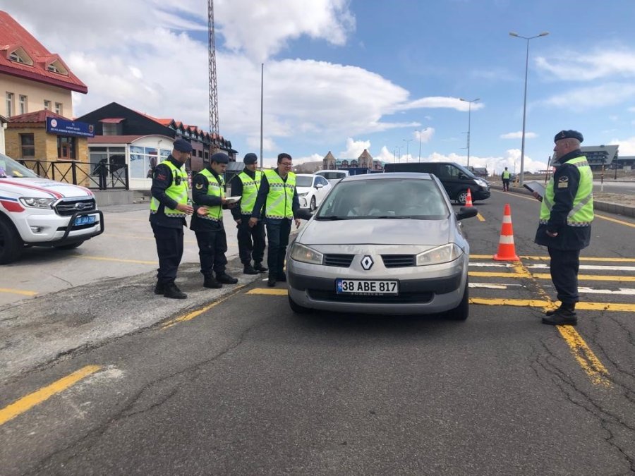 İl Jandarma Komutanı Yiğit’ten Trafik Denetimi