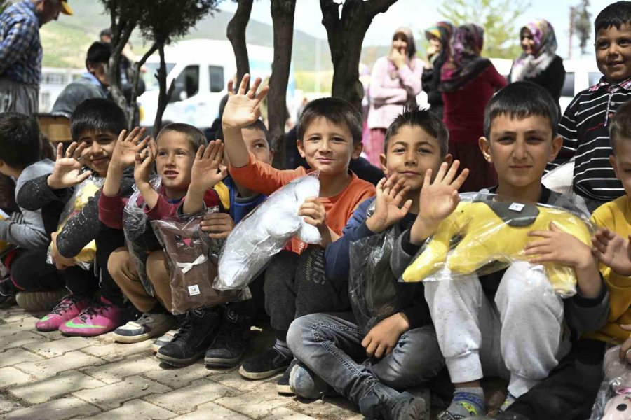 Depremzede Çocuklara Bayram Hediyesi Mersin’den