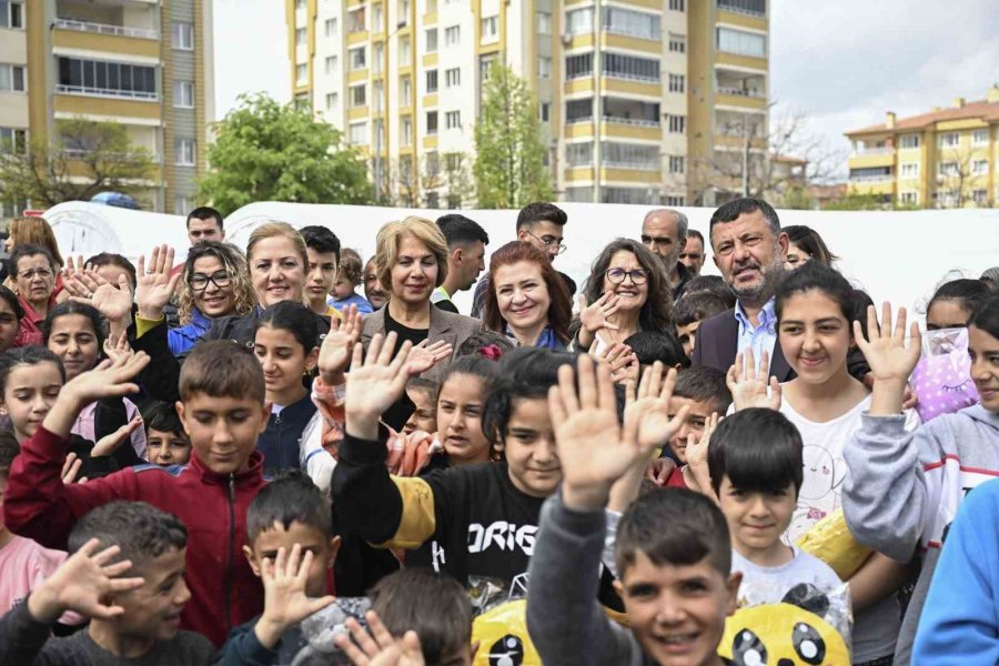 Depremzede Çocuklara Bayram Hediyesi Mersin’den