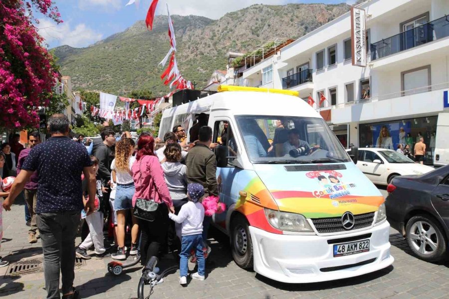 Kaş Belediyesinden Çocuklara 23 Nisan Hediyesi