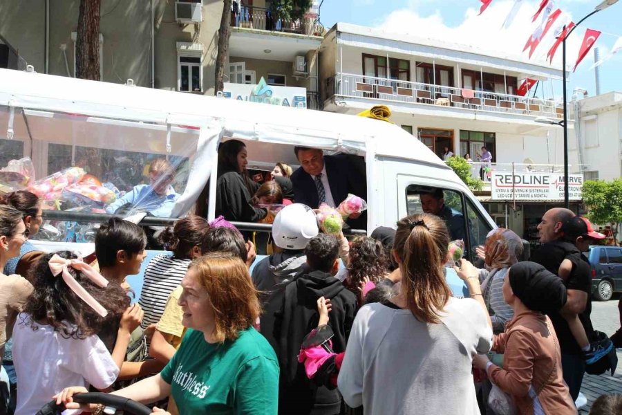 Kaş Belediyesinden Çocuklara 23 Nisan Hediyesi