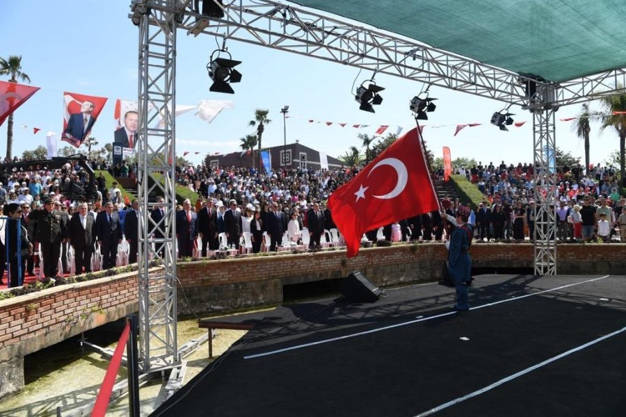 Çocuk Valinin İlk Talimatı Yaşıtlarının Güvenliği Oldu