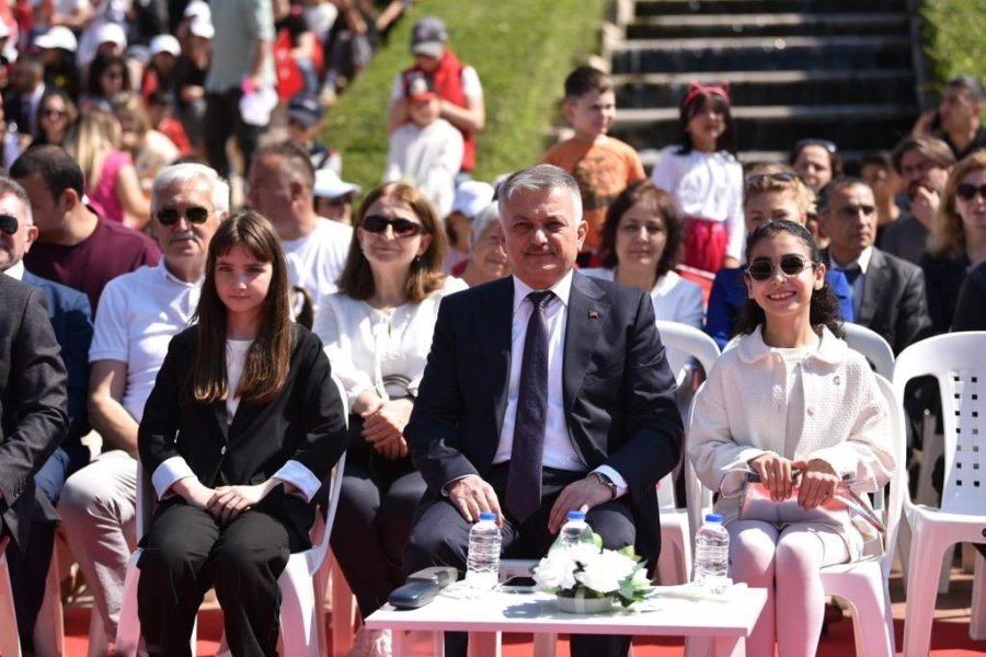 Çocuk Valinin İlk Talimatı Yaşıtlarının Güvenliği Oldu