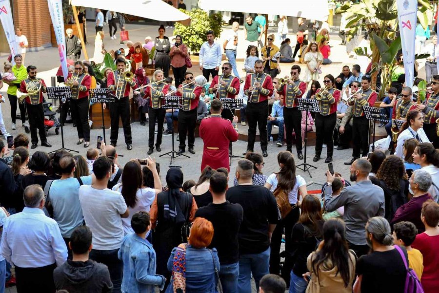 Mersin’de 23 Nisan’a Özel ’çocuk Şarkıları’ Etkinliği Düzenlendi