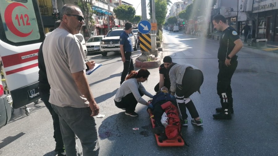 Motosikletin Çarptığı Yaşlı Kadın Havada Savrulup Asfalta Düştü