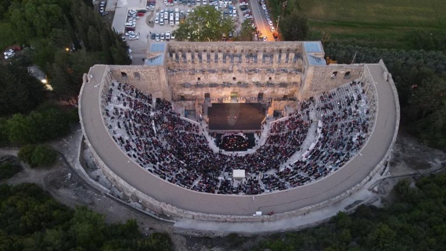 Aspendos Antik Tiyatrosu’nda 23 Nisan Coşkusu