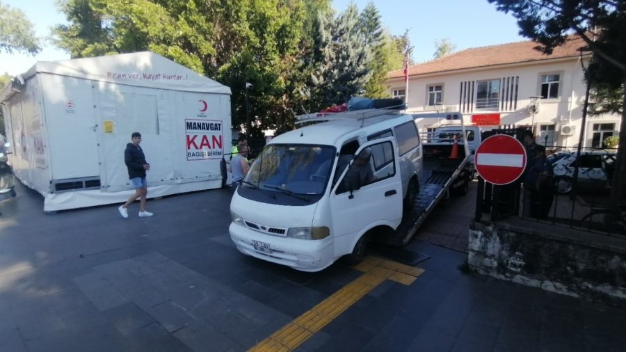 Kaldırımdan Yola Çıkan Motosikletli, Alkollü Sürücüye Çarptı