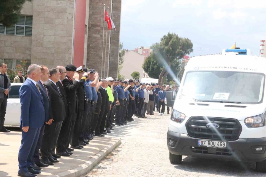 Kazada Hayatını Kaybeden Polis Memuruna Hamile Eşi Ve Babasından En Acı Görev