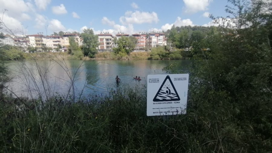 Ölüme Yüzen Çocuklara Polis Müdahalesi