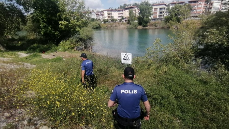 Ölüme Yüzen Çocuklara Polis Müdahalesi