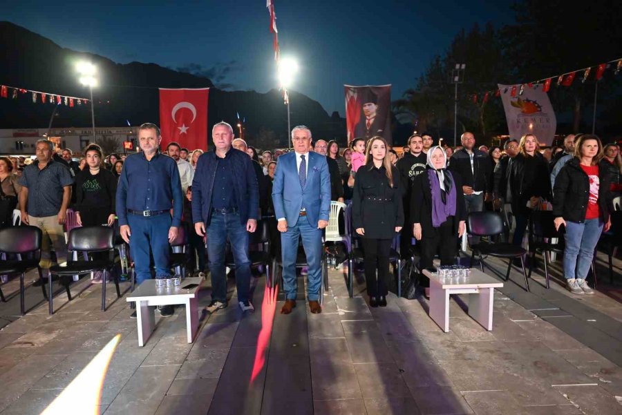 Kemer’de Gençlik Orkestrası Gönülleri Fethetti