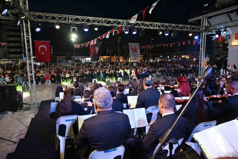 Kemer’de Gençlik Orkestrası Gönülleri Fethetti