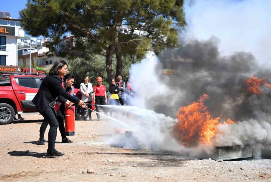 Konyaaltı’nda Personele Uygulamalı Afet Eğitimi