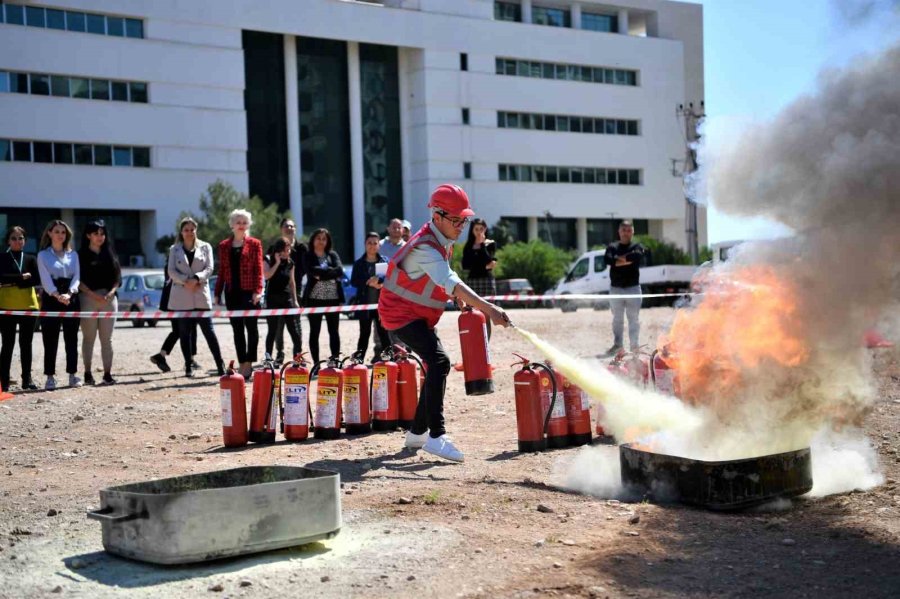 Konyaaltı’nda Personele Uygulamalı Afet Eğitimi