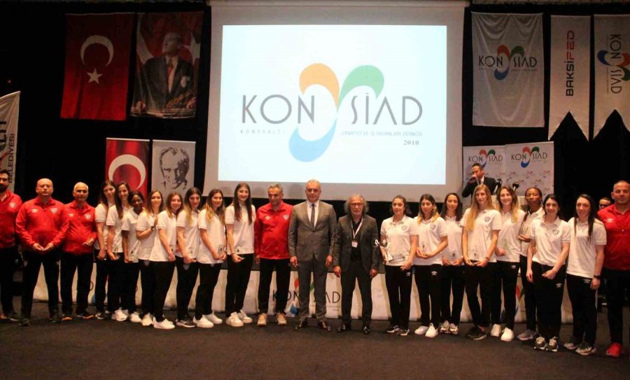 Konyaaltı Kadın Hentbol Takımı’nda Hedef, Avrupa Şampiyonası’nı Kazanmak