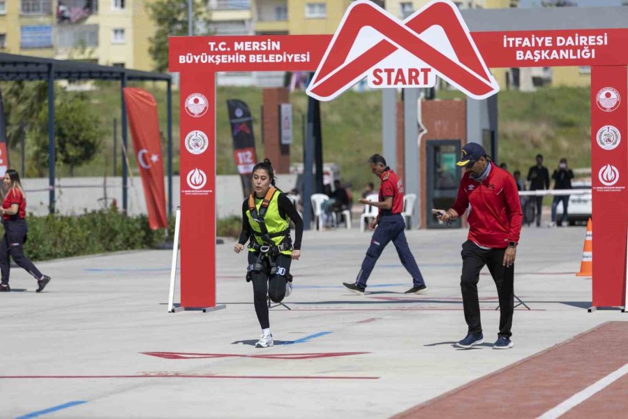 Mersin Büyükşehir Belediyesinin İtfaiye Eri Alımında Uygulamalı Sınav Başladı