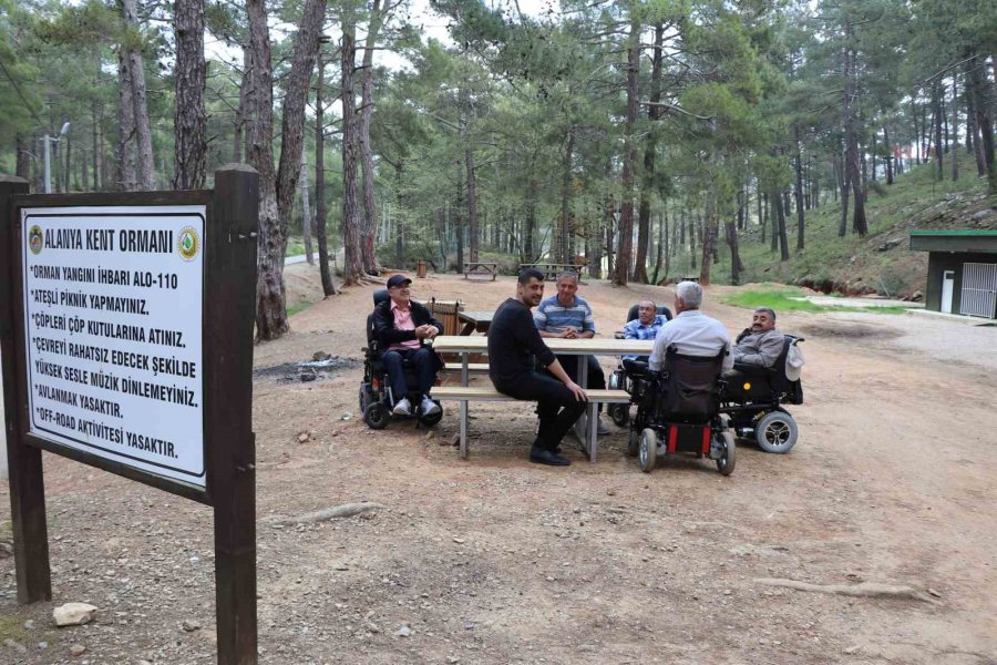 Alanya Belediyesi’nden, Park Ve Mesire Alanlarına Engelli Bireyler İçin Özel Piknik Masası