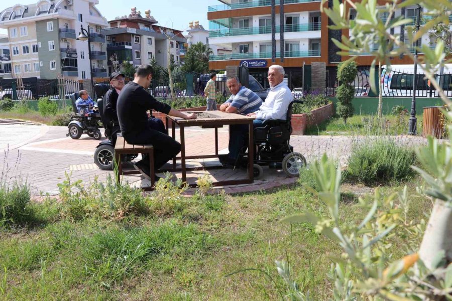 Alanya Belediyesi’nden, Park Ve Mesire Alanlarına Engelli Bireyler İçin Özel Piknik Masası