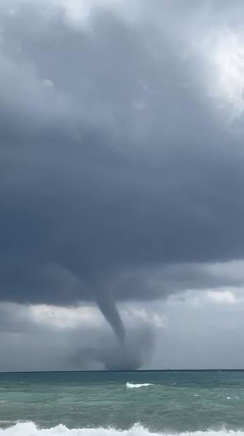 Antalya’da Denizde Oluşan Hortum Kamerada