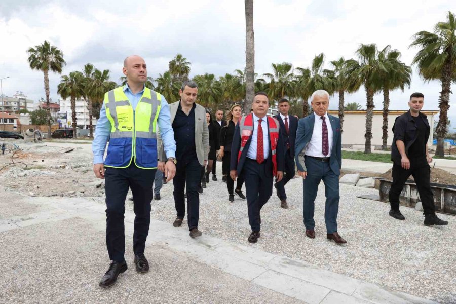 Yenilenen Finike Cumhuriyet Meydanı, 1 Temmuz’da Açılıyor