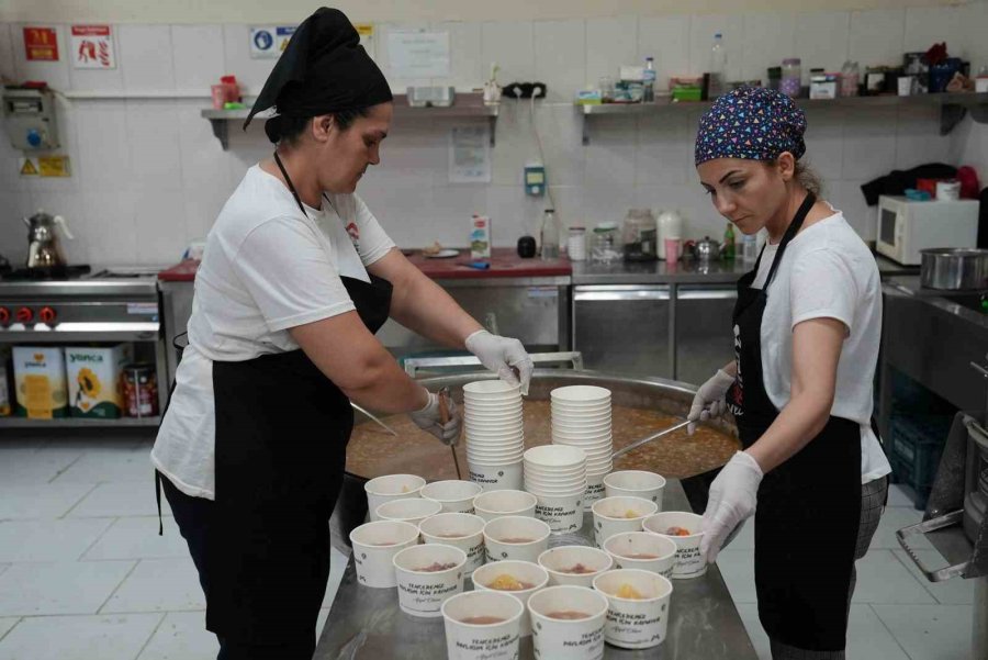 Mersin’den Depremzedelere 2 Milyonu Aşkın Yemek Ulaştırdı