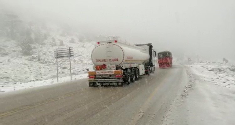 Antalya’ya Nisan Ayının Sonunda Kar Yağdı